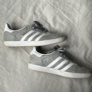Adidas Gazelle tennis shoes